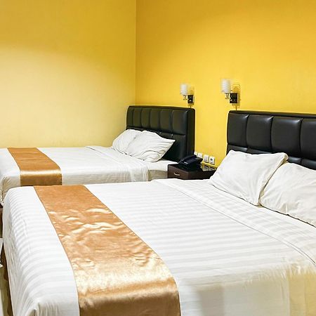 Kartika Hotel Syariah Pacitan Mitra Reddoorz Exterior foto