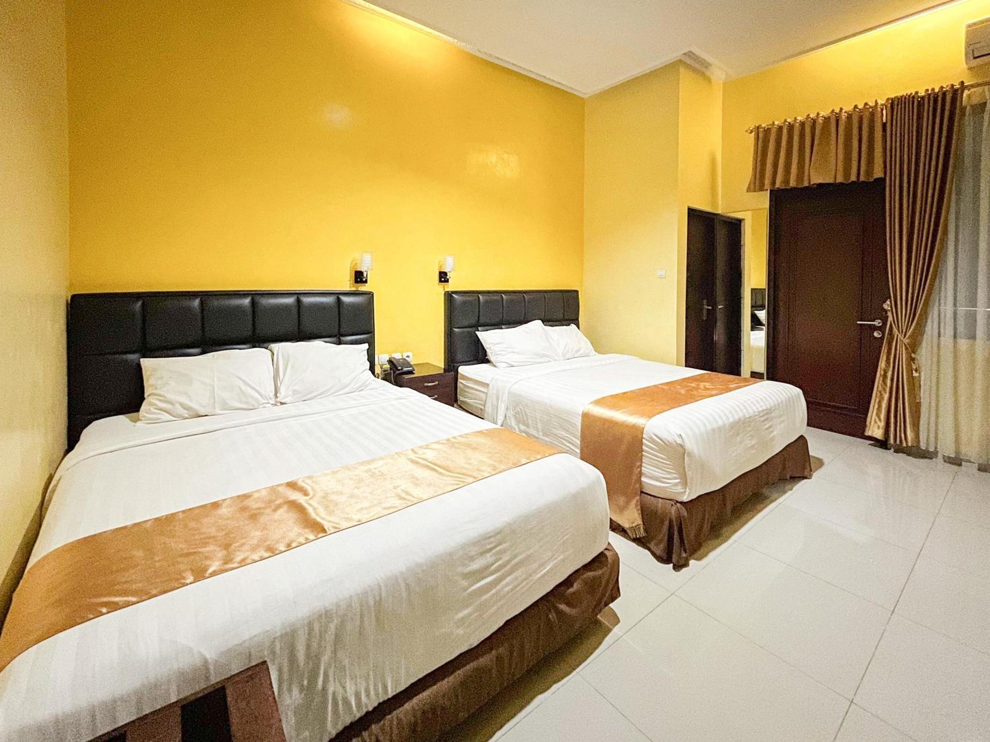 Kartika Hotel Syariah Pacitan Mitra Reddoorz Exterior foto