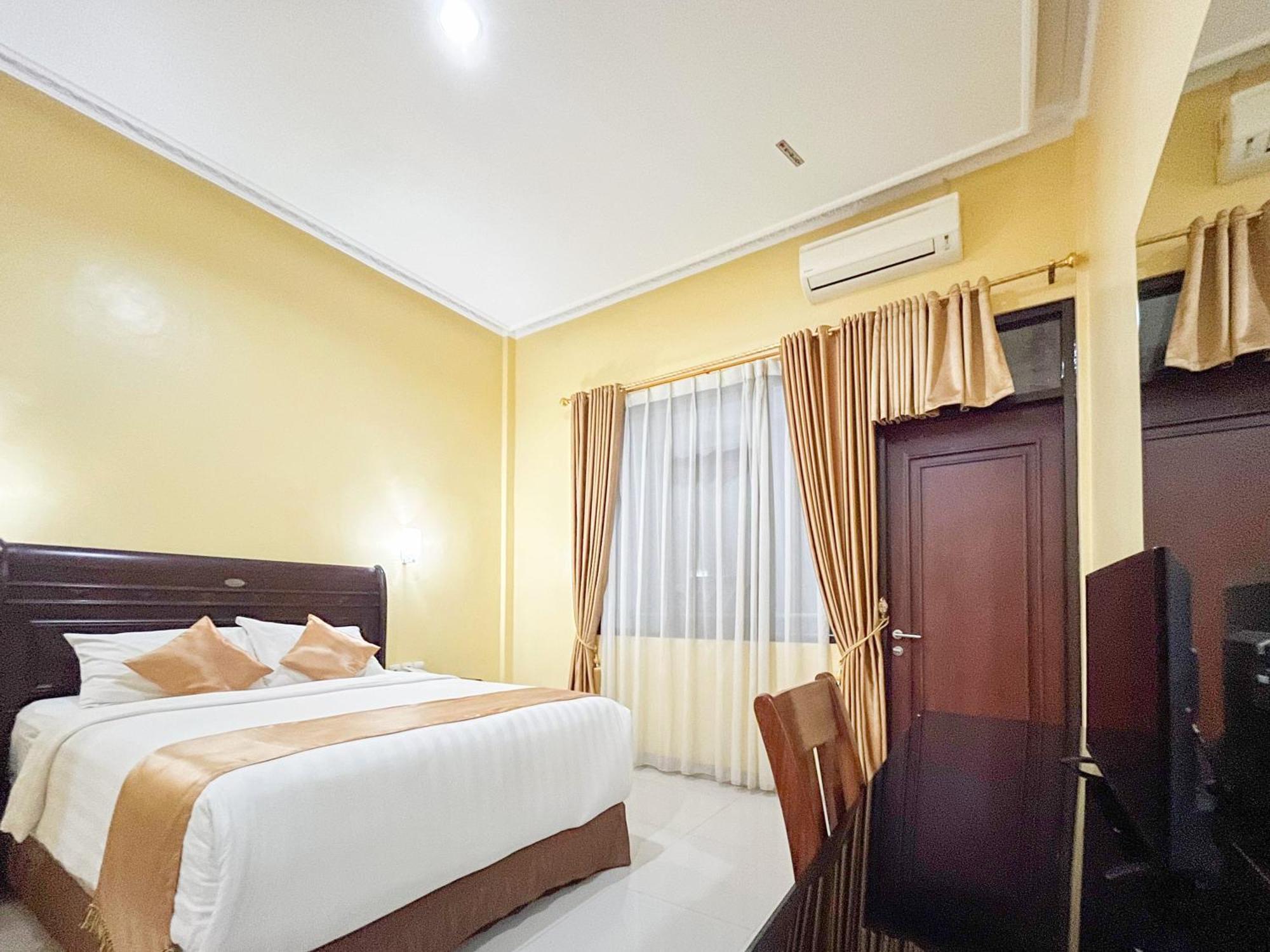 Kartika Hotel Syariah Pacitan Mitra Reddoorz Exterior foto