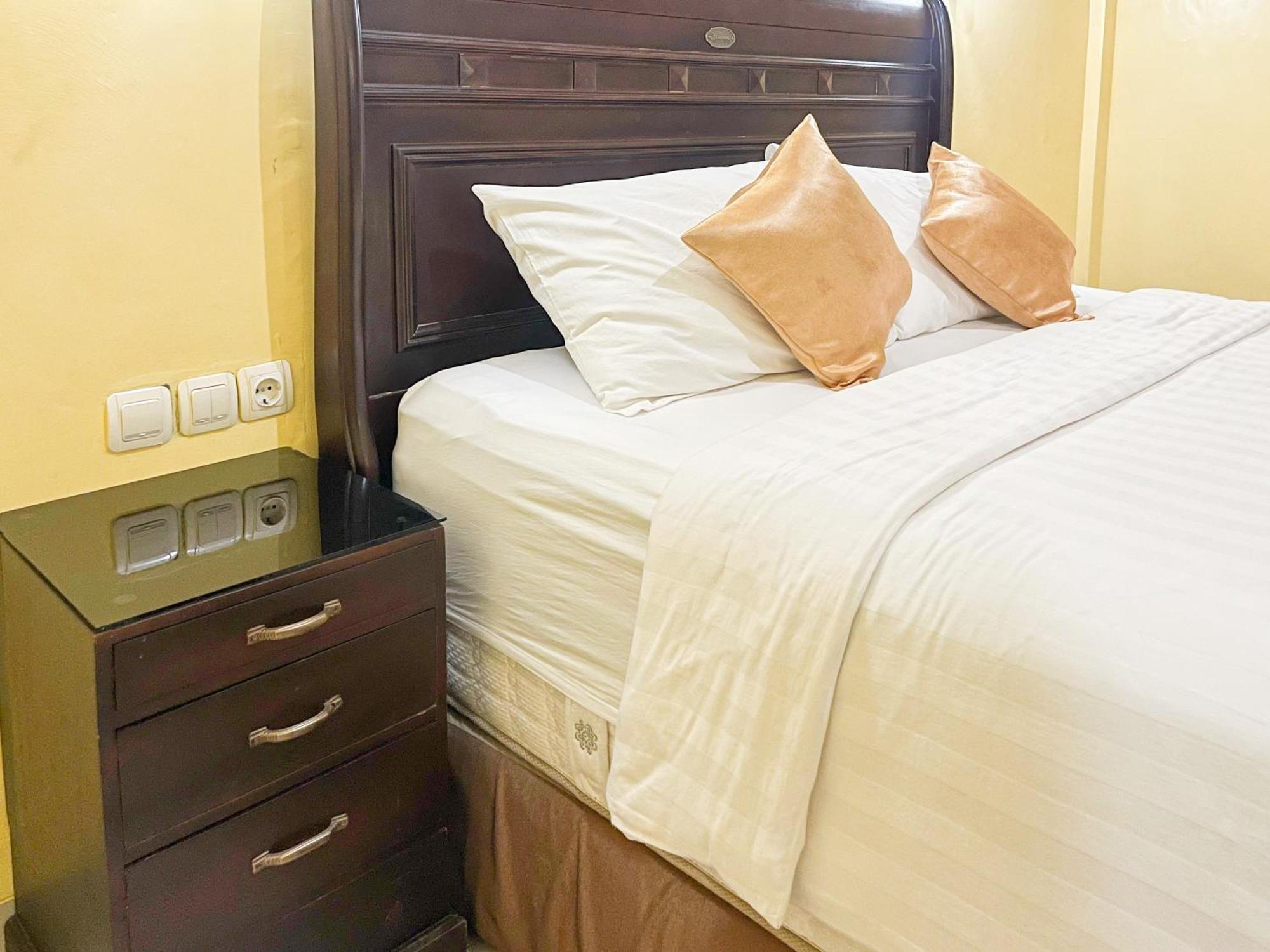 Kartika Hotel Syariah Pacitan Mitra Reddoorz Exterior foto