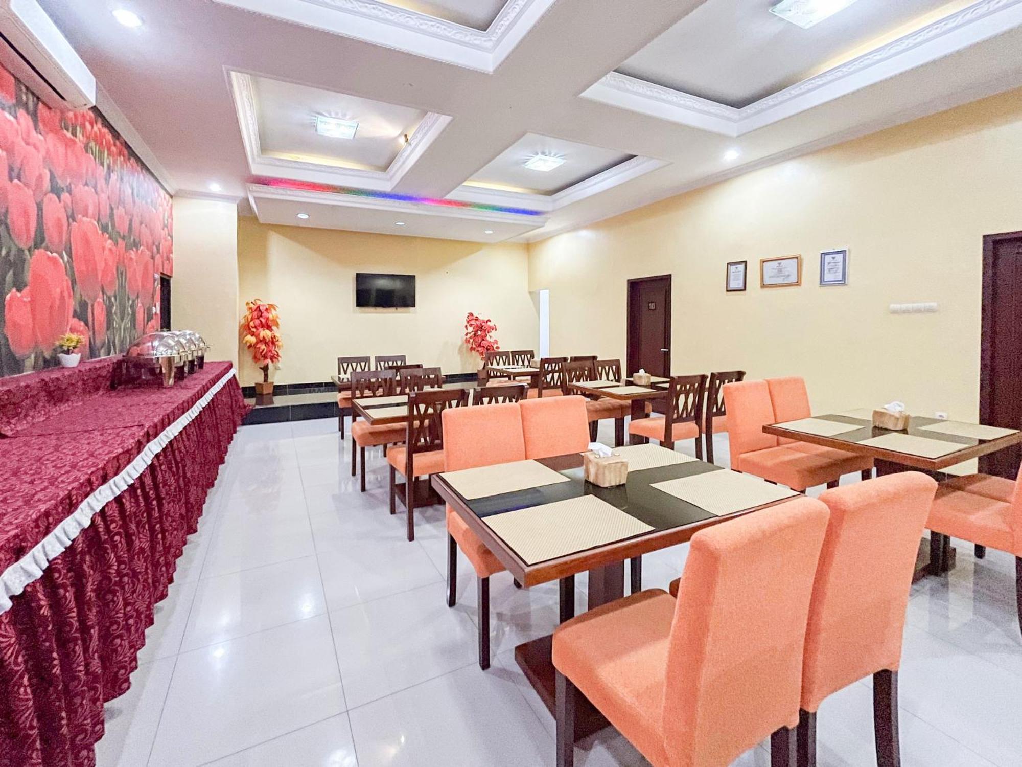 Kartika Hotel Syariah Pacitan Mitra Reddoorz Exterior foto