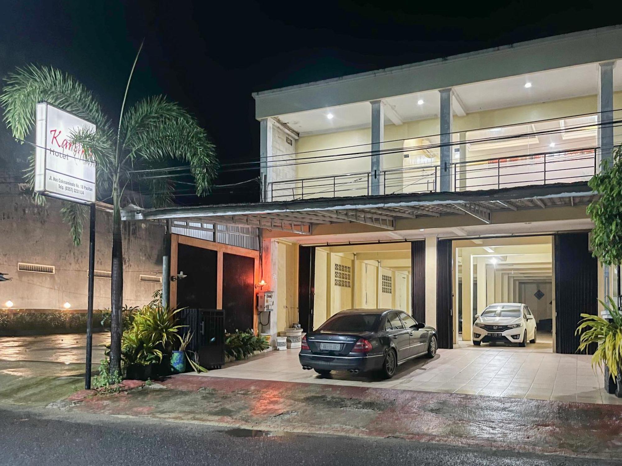Kartika Hotel Syariah Pacitan Mitra Reddoorz Exterior foto