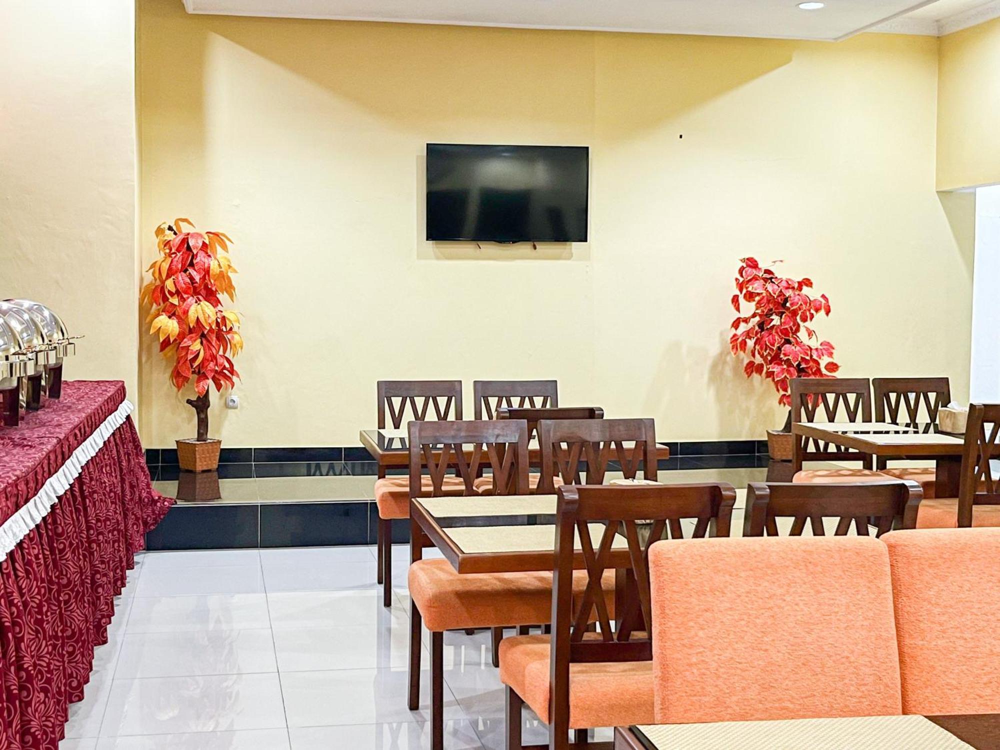 Kartika Hotel Syariah Pacitan Mitra Reddoorz Exterior foto