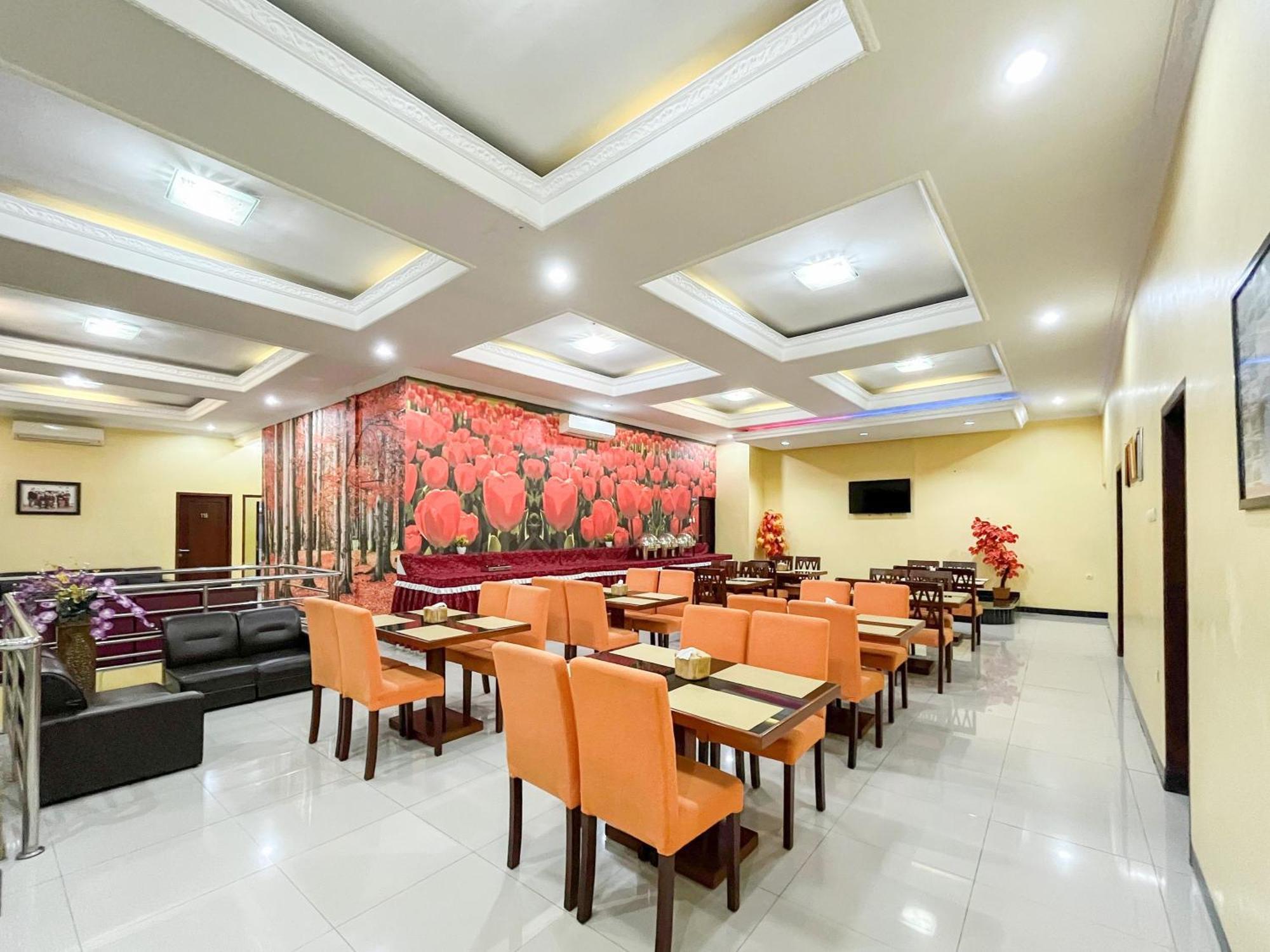 Kartika Hotel Syariah Pacitan Mitra Reddoorz Exterior foto