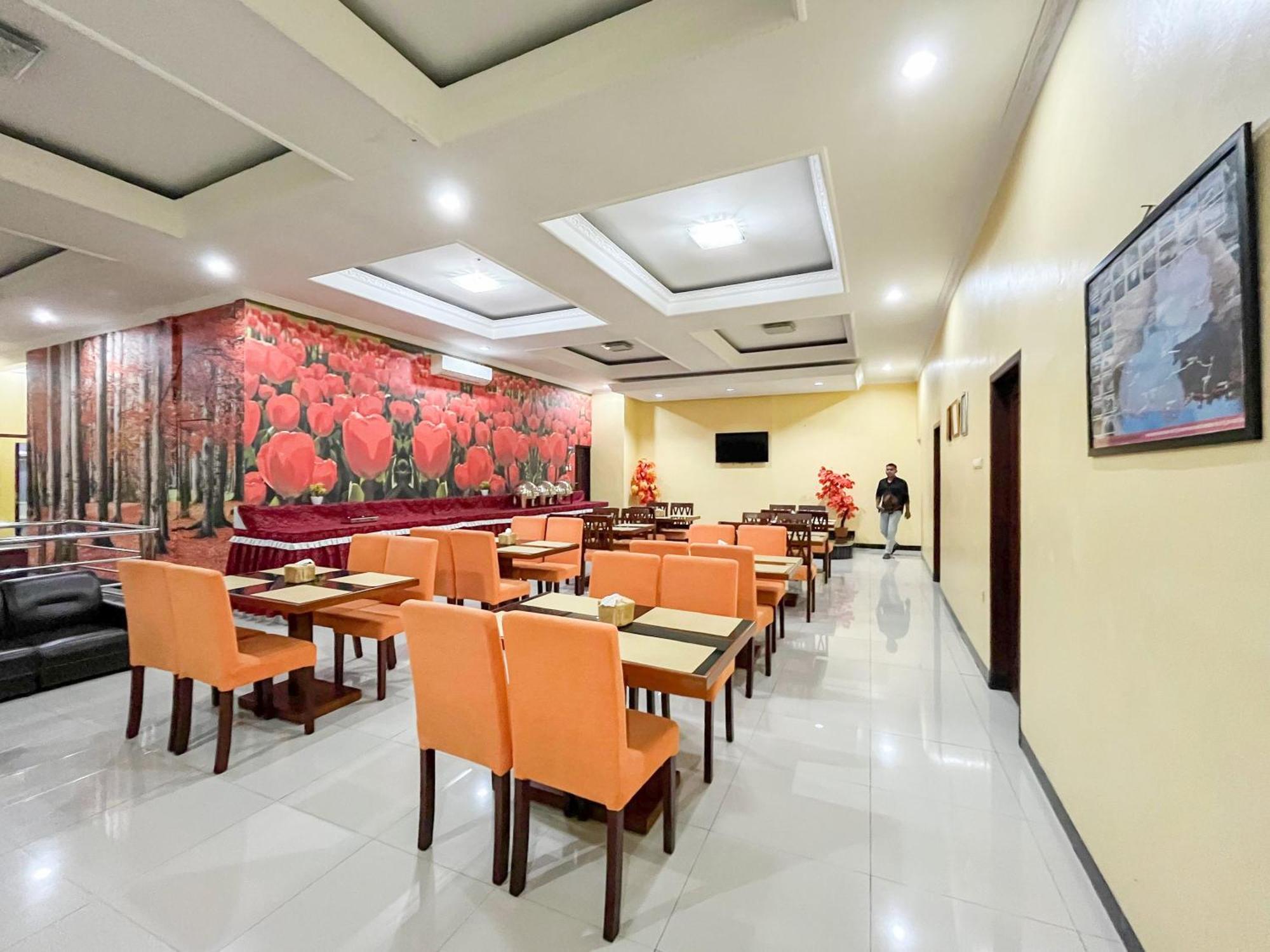 Kartika Hotel Syariah Pacitan Mitra Reddoorz Exterior foto